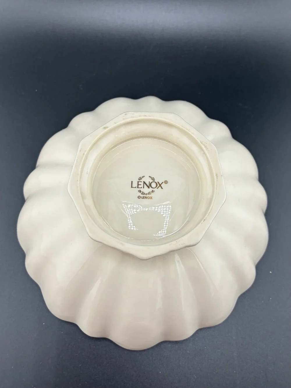 Lenox Cream Scalloped Porcelain Serving Bowl‎ with Gold Rim